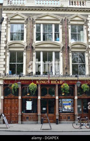 Kings Head theatre pub sur la rue. Banque D'Images