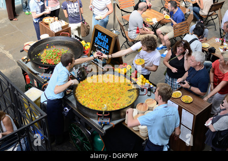 Blocage de la paella dans le Vieux Marché couvert de Covent Garden. Banque D'Images