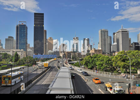 Pont Victoria et gratte-ciel dans la ville, Brisbane, Queensland, Australie Banque D'Images