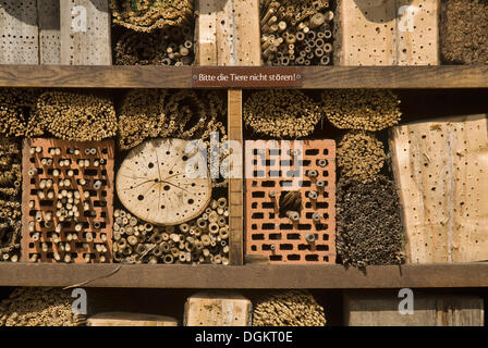 Hotel pour les insectes, l'aide à la nidification Banque D'Images