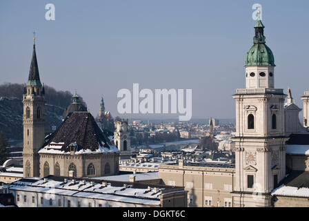 Voir à partir de la Festungsgasse vers la cathédrale et l'église Saint Augustin, UNESCO World Heritage Site, Salzbourg, Autriche, Europe Banque D'Images