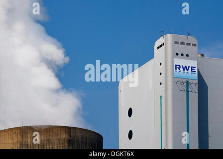 RWE AG, le logo de power company sur usine à Niederaußem Bergheim lignite, Rhénanie du Nord-Westphalie Banque D'Images