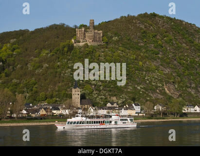 Château Maus au-dessus du Rhin et la Loreley bateau de plaisance, St Goarshausen, Wellmich, district de la vallée du Haut-Rhin moyen Banque D'Images