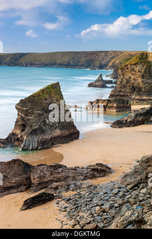 Une vue vers Bedruthan Steps en Cornouailles du Nord. Banque D'Images