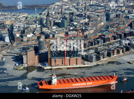 Vue aérienne, paysage urbain de Hambourg avec vue sur Hafencity et Elbphilharmonie ou Elbe Philharmonic Hall construction site Banque D'Images