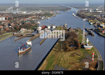 Verrouillage du Canal de Kiel, Allemand : Nord-Ostsee-Kanal, NOK, photo aérienne, Brunsbüttel, Schleswig-Holstein, Allemagne Banque D'Images