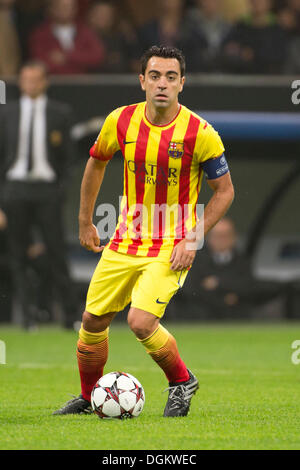 Xavi (Barcelone), le 22 octobre 2013 - Football : Football / Ligue des Champions Groupe H match entre l'AC Milan 1-1 FC Barcelone au Stadio Giuseppe Meazza de Milan, Italie. (Photo de Maurizio Borsari/AFLO) Banque D'Images