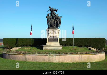 Monument de 1902 par Arthur le Duc pour la bataille de Formigny, Victoire française sur l'Angleterre dans la guerre de 100 ans, Normandie, France Banque D'Images