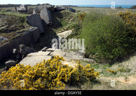 Bunker détruit à la Pointe du Hoc, Omaha Beach memorial, Basse-normandie, France, Europe Banque D'Images