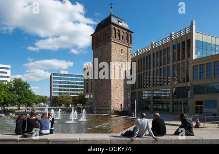 Système de fontaine et Roter Turm, tour rouge, Chemnitz, Saxe Banque D'Images