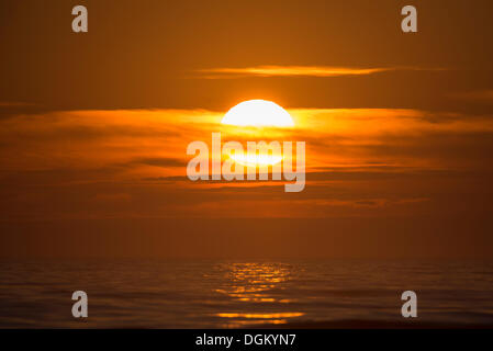 Coucher de soleil sur la mer du Nord, Nordseeküste bei Hirtshals, Region Nordjylland, Jutland, Danemark Banque D'Images