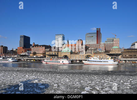 Port de Hambourg dans l'hiver, Hambourg Banque D'Images