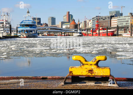 Port de Hambourg dans l'hiver, Hambourg Banque D'Images