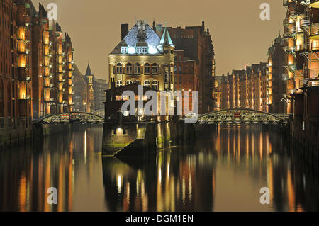 Wasserschloss, bâtiment historique Speicherstadt, quartier commerçant historique, Hambourg Banque D'Images