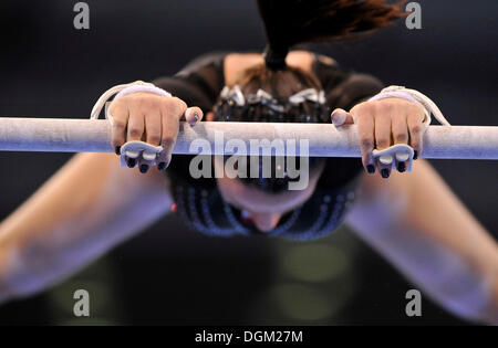 Détail, gymnaste avec protection des mains pour la barre fixe et barres asymétriques, Marta Pihan-Kulesza, Pologne Banque D'Images