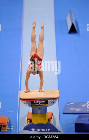 Kristin Klarenbach, Canada, voltige, EnBW, 2009 Coupe du Monde de Gymnastique Porsche-Arena, Stuttgart, Bade-Wurtemberg Banque D'Images