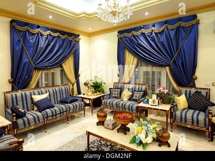 Tourné à l'intérieur, luxueux espace de réception, de l'émirat du Qatar, Doha, le golfe Persique, au Moyen-Orient, en Asie Banque D'Images