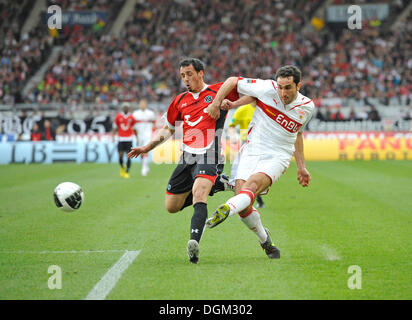 Duel Sergio Pinto, Hanovre 96 football club, à gauche, par rapport à Cristian MOLINARO, le VfB Stuttgart, droite Banque D'Images