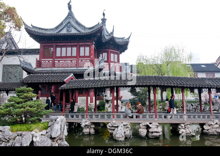 Hall de Jade magnificence dans le Jardin Yuyuan (jardin du bonheur ou le jardin de la paix) dans la vieille ville de Shanghai, Chine Banque D'Images