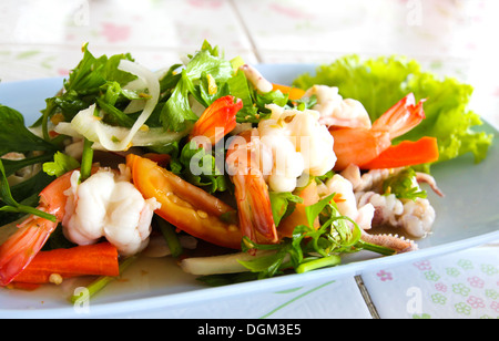 Salade de fruits de mer thaï épicé Banque D'Images