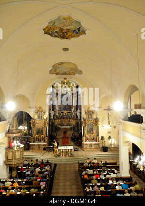 L'intérieur, service, chœur, nef, Heilig-Kreuz-Kirche, église d'Offenbourg, Bade-Wurtemberg Banque D'Images