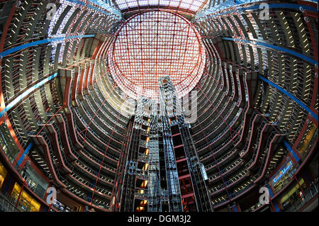 Vue de l'intérieur de la James R. Thompson Center, JRTC, le renforcement de l'État, autrefois connu sous le nom de l'état de l'Illinois Center, Chicago Banque D'Images