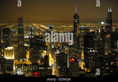 Photo de nuit, la Willis Tower, anciennement Sears Tower et rebaptisé en 2009, Trump Tower, Aon Center, Two Prudential Plaza, Chicago Banque D'Images