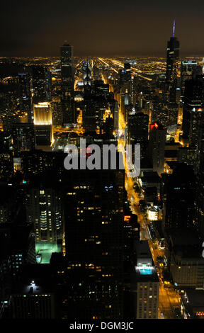 Photo de nuit, la Willis Tower, anciennement Sears Tower et rebaptisé en 2009, Trump Tower, Aon Center, Two Prudential Plaza, Chicago Banque D'Images