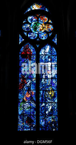 Des vitraux conçus par Marc Chagall dans le sanctuaire, Notre Dame, UNESCO World Heritage Site, Reims, Champagne Banque D'Images