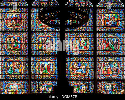 Vitrail historique dans le sanctuaire, Chapelle Notre-Dame des sept Douleurs chapelle, Cathédrale de Notre-Dame de Paris Banque D'Images