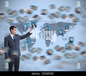 Young businessman holding photo de profil Banque D'Images