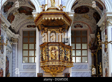 Chaire latérale dans la nef de l'église du monastère, l'abbaye de Goettweig Goettweiger Berg, montagne, Furth, Site du patrimoine mondial de l'UNESCO Banque D'Images