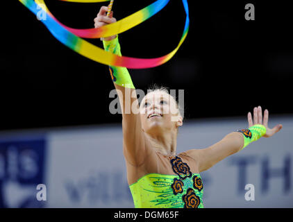 Ksenyia Moustafaeva, FRA, avec le ruban, la gymnastique rythmique, Grand Prix, Thiais 9-10/04/2011, Paris, France, Europe Banque D'Images