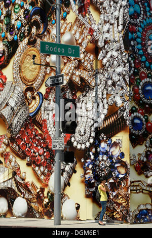 Surveillance Camera, Rodeo Drive street sign, en face de la boutique Bulgari, une rue commerçante de luxe de Rodeo Drive, Beverly Hills Banque D'Images