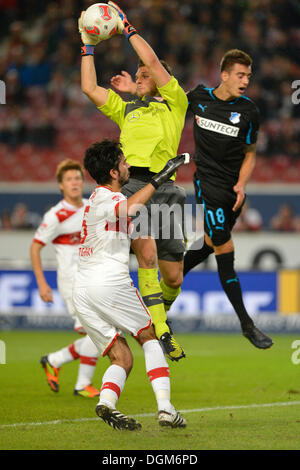 Gardien Sven ULREICH, le VfB Stuttgart, attraper la balle en face de Joselu, TSG 1899 Hoffenheim, droite Banque D'Images