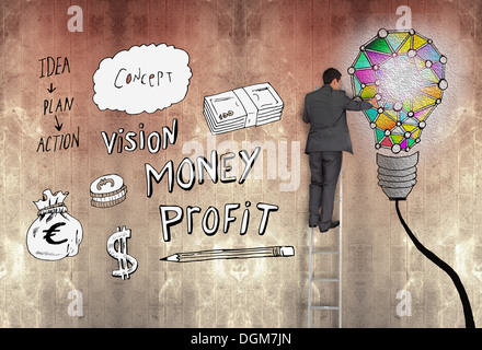 Vue arrière du businessman touching ampoule incandescent mosaïque sur mur brun Banque D'Images