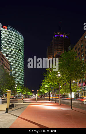 Boulevard de l'étoile à la Potsdamer Platz, à la soirée, Mitte, Berlin, Berlin, Allemagne Banque D'Images