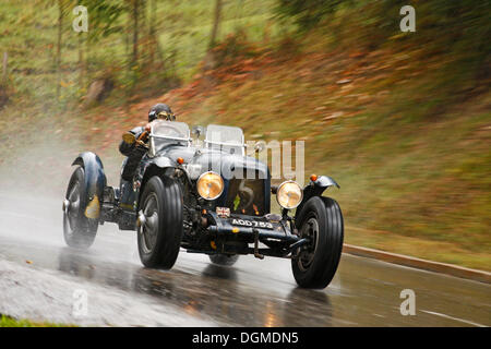 Classic car sous la pluie, Lagonda Rapier, construit en 1935, le Memorial 2009 Jochpass rally, Bad Hindelang, Bavière Banque D'Images