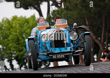 Vintage car, Bugatti T 37 A, construit en 1927, Mille Miglia 2011, Desenzano del Garda, Lac de Garde, Lombardie, Italie, Europe Banque D'Images