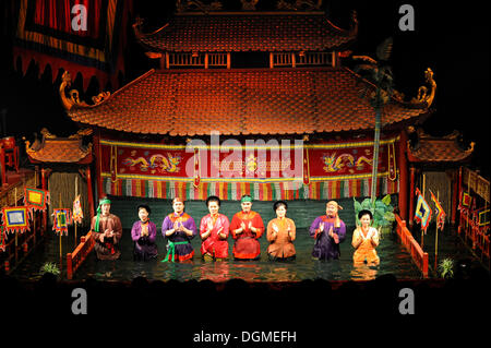 Les marionnettistes, Thang Long Water Puppet Theatre, Hanoi, Vietnam du Nord, Vietnam, Asie du Sud, Asie Banque D'Images