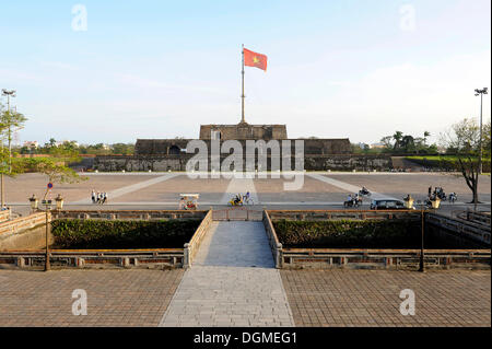 Citadelle de la ville impériale de Hue, mât, Hue, Vietnam du Nord, Vietnam, Asie du Sud, Asie Banque D'Images