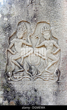 La danse Apsaras, soulagement à la temple Bayon, Angkor Thom, Angkor, Site du patrimoine mondial de l'UNESCO, Siem Reap, Cambodge Banque D'Images