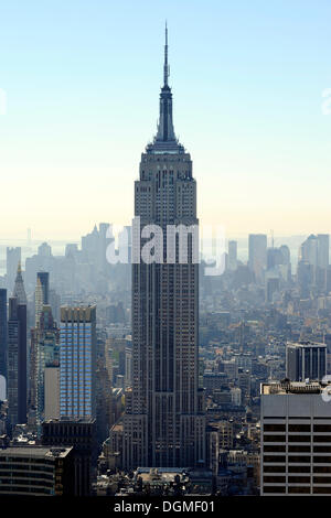 Vue du Rockefeller Center au sud sur l'Empire State Building, Manhattan, New York City, New York, États-Unis d'Amérique Banque D'Images