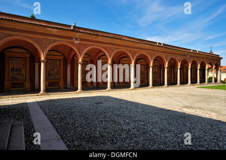 Cloître de l'église de Saint Gervasio et Protasio, Baveno, Lac Majeur, Piémont, Italie, Europe Banque D'Images