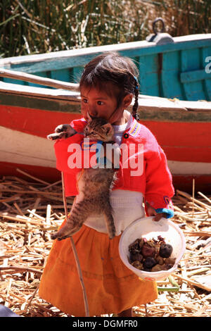 Enfant de la Highland Péruvien, Puno, Pérou, Amérique du Sud Banque D'Images