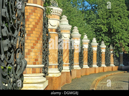 Le magnifique jardin Mikhailovsky de grill Banque D'Images