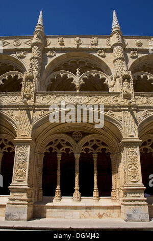 Deux étages, cloître claustro, Mosteiro dos Jeronimos, monastère des hiéronymites, UNESCO World Heritage site, style gothique tardif Banque D'Images