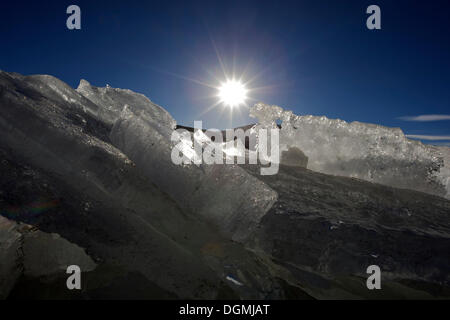 Soleil sur des blocs de glace sur un lac, désert d'Atacama, l'altiplano, le sud de la Bolivie, de l'Amérique du Sud Banque D'Images