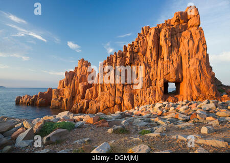 Plage de Rocce Rosse, rochers de porphyre rouge, Arbatax Tortoli, province de l'Ogliastra, Sardaigne, Italie, Europe Banque D'Images