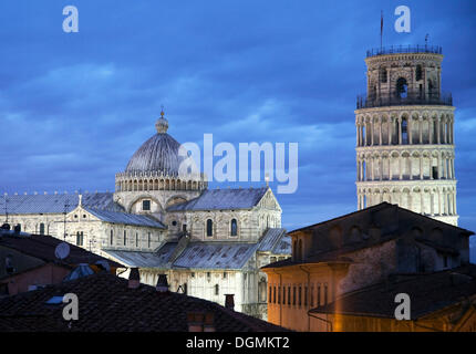 Le Campanile, la Tour Penchée de Pise et Duomo di Santa Maria Assunta cathedral, Pise, Province de Pise, Toscane, Italie Banque D'Images